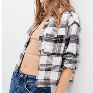 American Eagle Cozy Cropped Flannel Shirt | L | Black & White